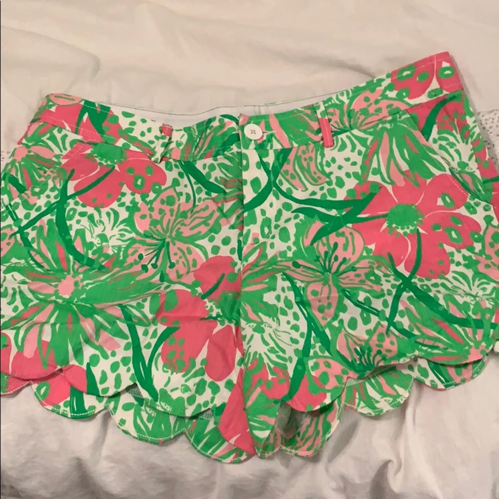 Lilly Pulitzer scalloped hem shorts